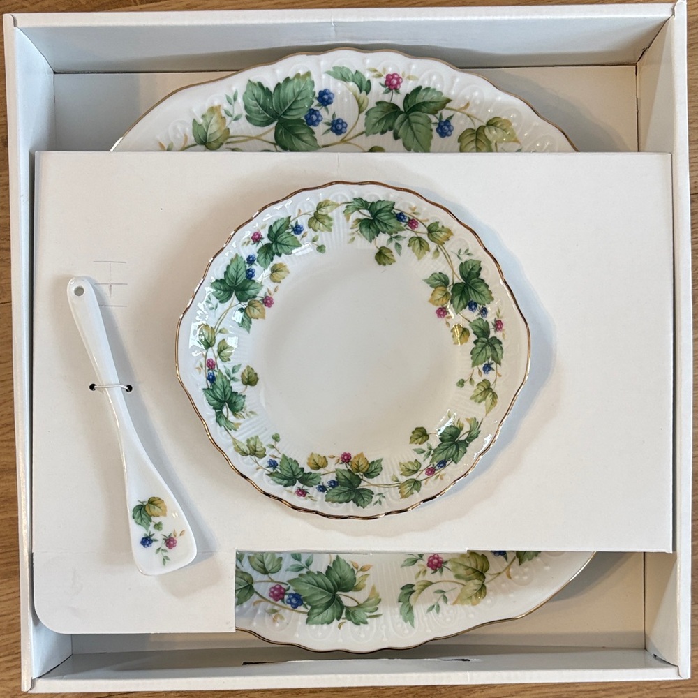 Vintage Andrea by Sadek 3 Piece Party Server Vineyard